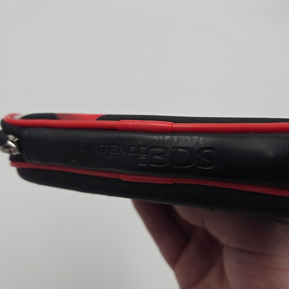 Nintendo 3DS Super Mario Bros Hard Shell Travel Carrying Case Black Red Zip - Picture 3 of 5